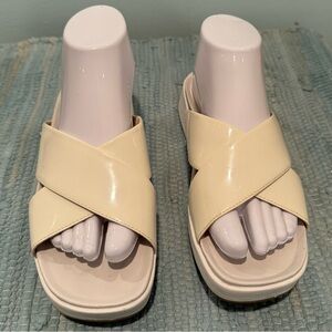 UGG Emily sandal. Size 8 B-medium. Off white.